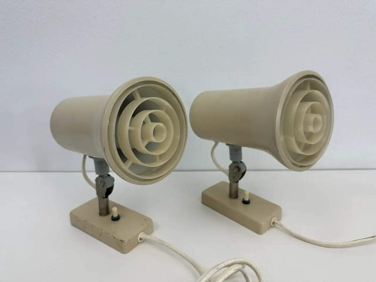 Billede 1 - 2 stk. creme farvet væglamper (retro)