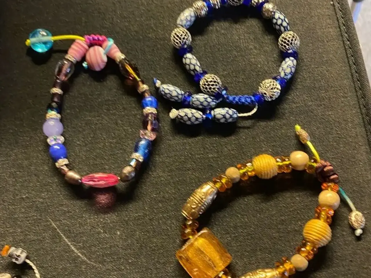 Billede 3 - Nye knyttede armbånd