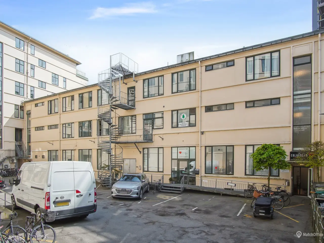 Billede 8 - God beliggenhed i baggård til Banegårdspladsen