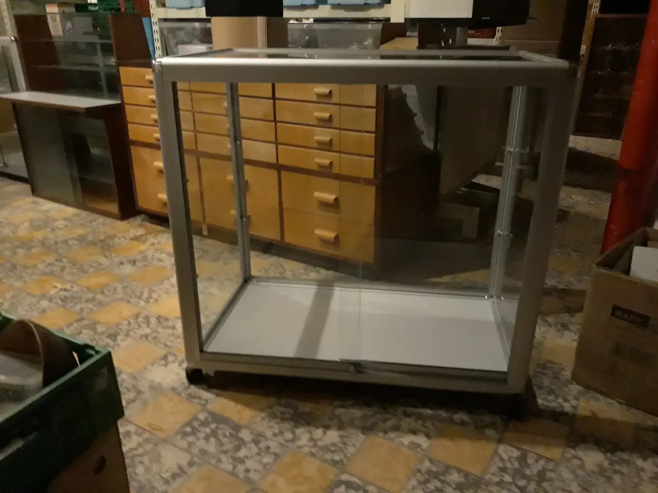 Billede 1 - Glasmontre / Disk