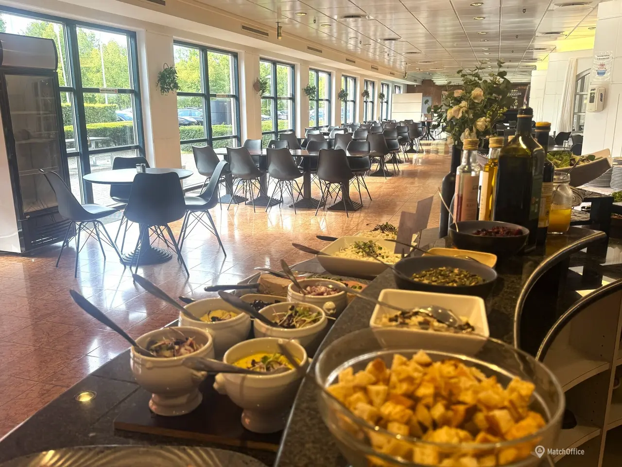 Billede 4 - Flerbrugerejendom m. kantine. reception og gratis parkering