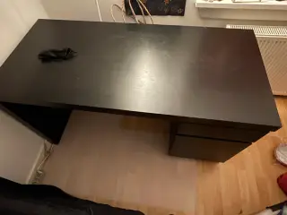 flotte skrivebord i sort træ