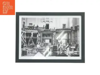 Indrammet sort-hvid fotografi (str. 21x29,7 cm)