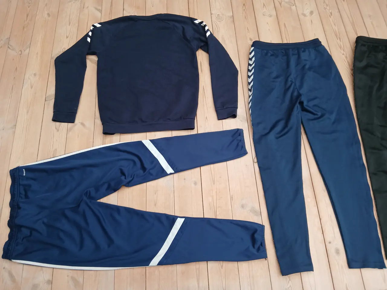 Billede 5 - STR 176 HUMMEL og str 12/14 år Adidas - læs tekst