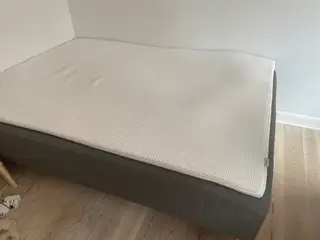 IKEA boxmadras 140x200 (næsten ny)