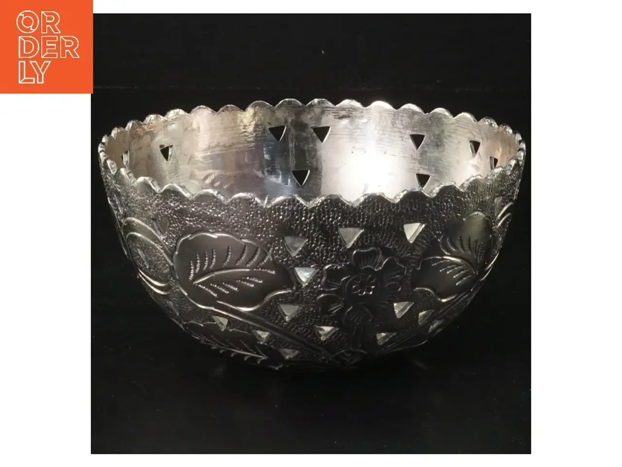 Billede 1 - Tung Metalskål med indviklet mønster (str. Ø 14x7 cm)