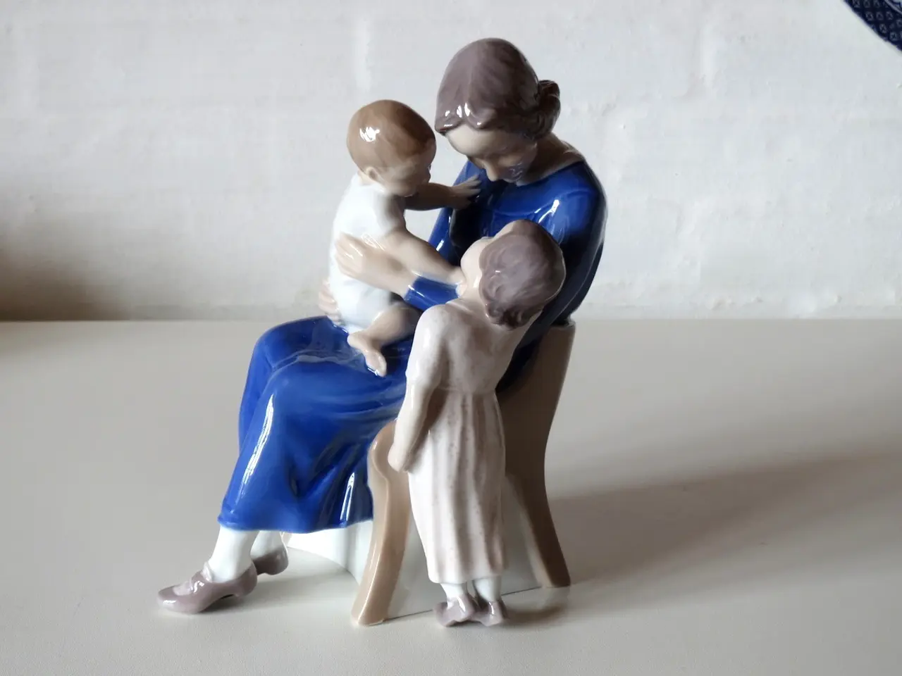 Billede 1 - Bing og Grøndahl figur, Mor med børn