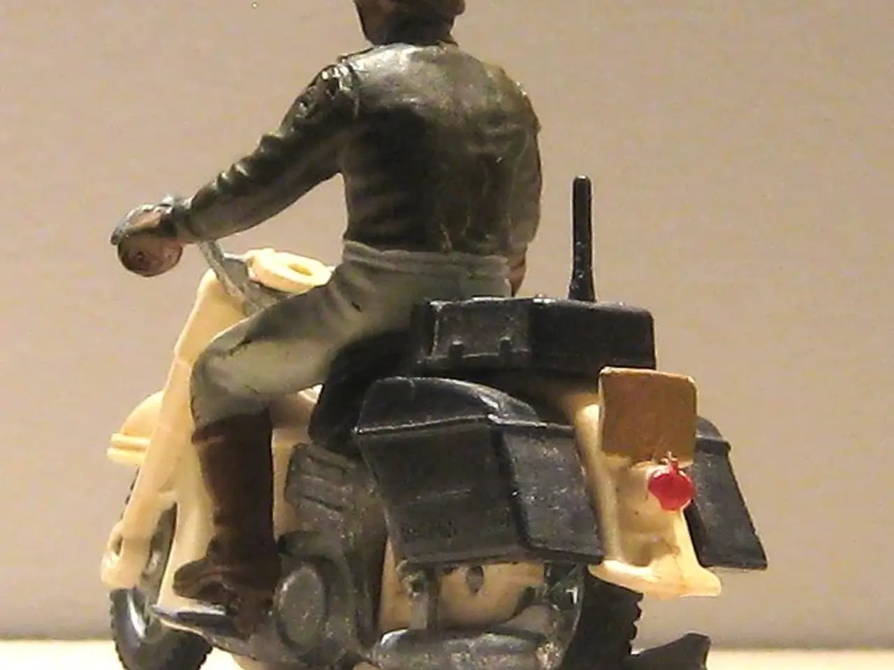 Billede 4 - Legetøj modelmotorcykel Vintage Britains