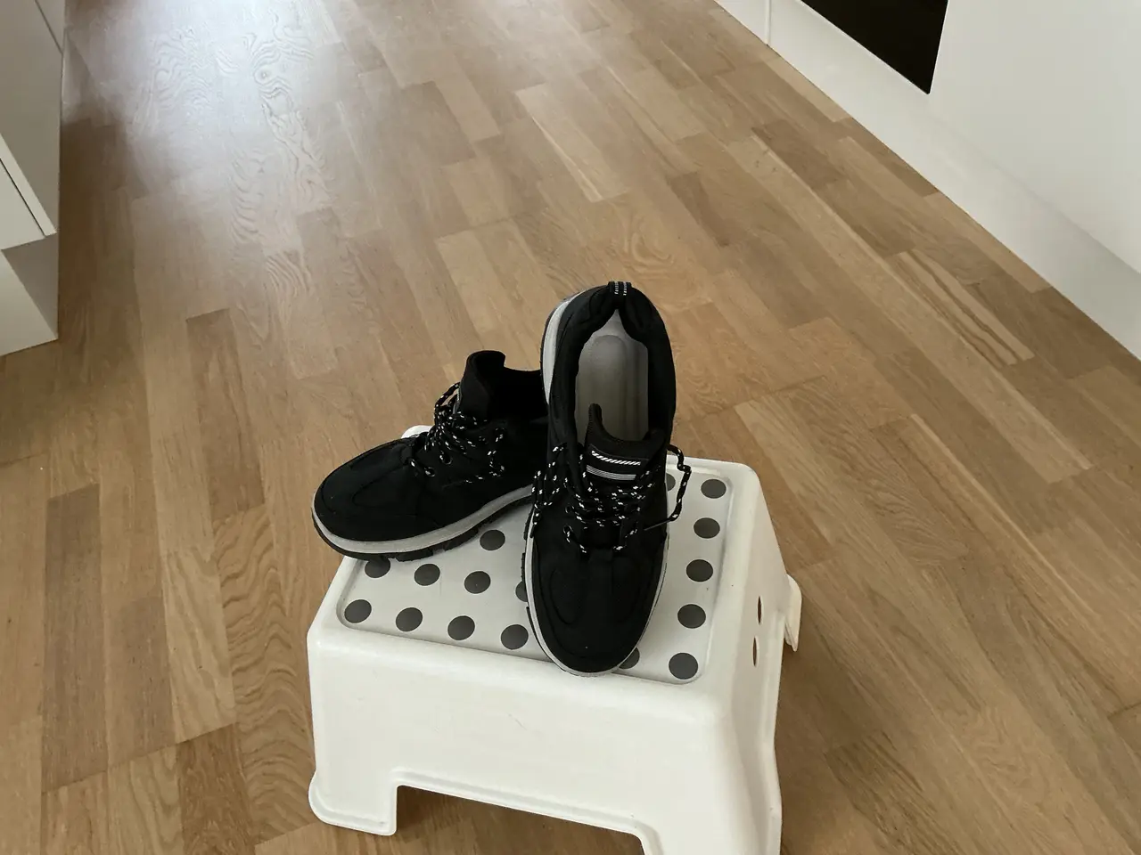 Billede 2 - Sorte kondisko/sneakers