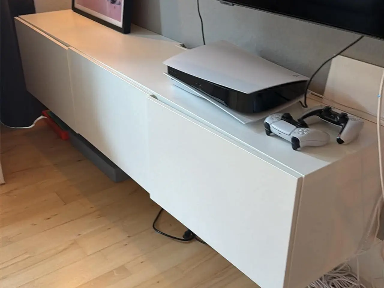 Billede 1 - Tvbord med 3 skabe