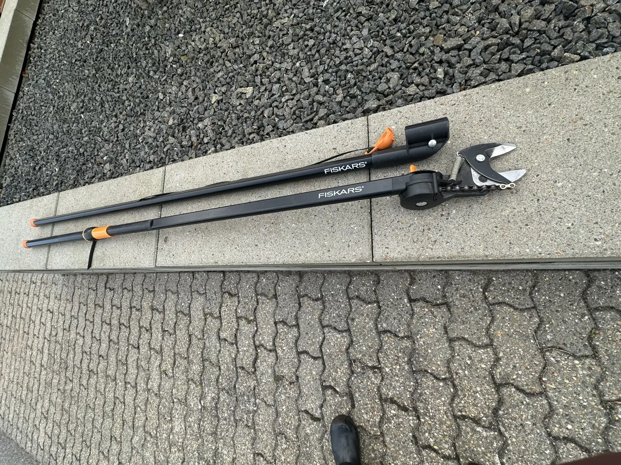 Billede 5 - Fiskars universalsaks med teleskopskaft