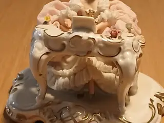 Unik Dresden Porcelænsfigur – Dame ved Klaver (Blå