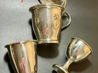 Vintage genstande af sølvplet sælges.