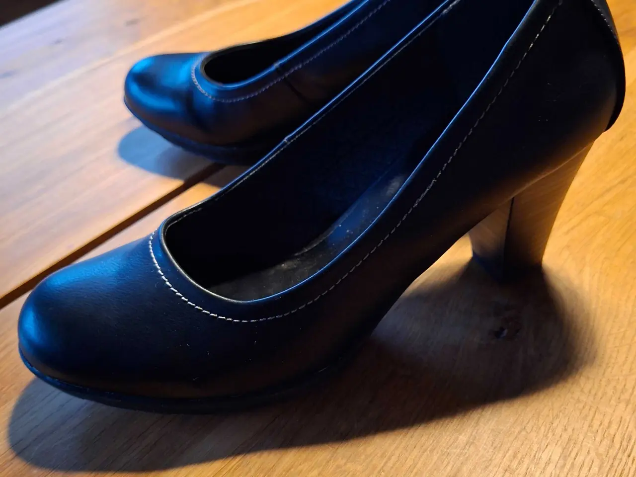 Billede 3 - Flotte sorte pumps str 41