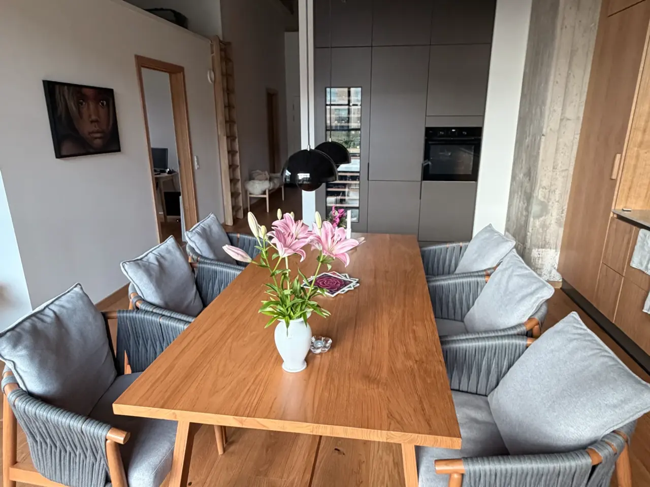 Billede 1 - Spisebord med stole