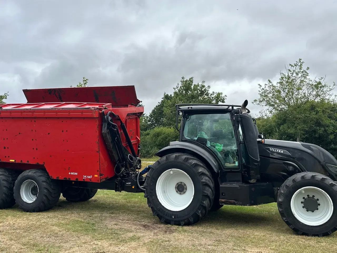 Billede 2 - Valtra T214 m. Flisvogn fra Kronos / Alsidig Maskinfabrik