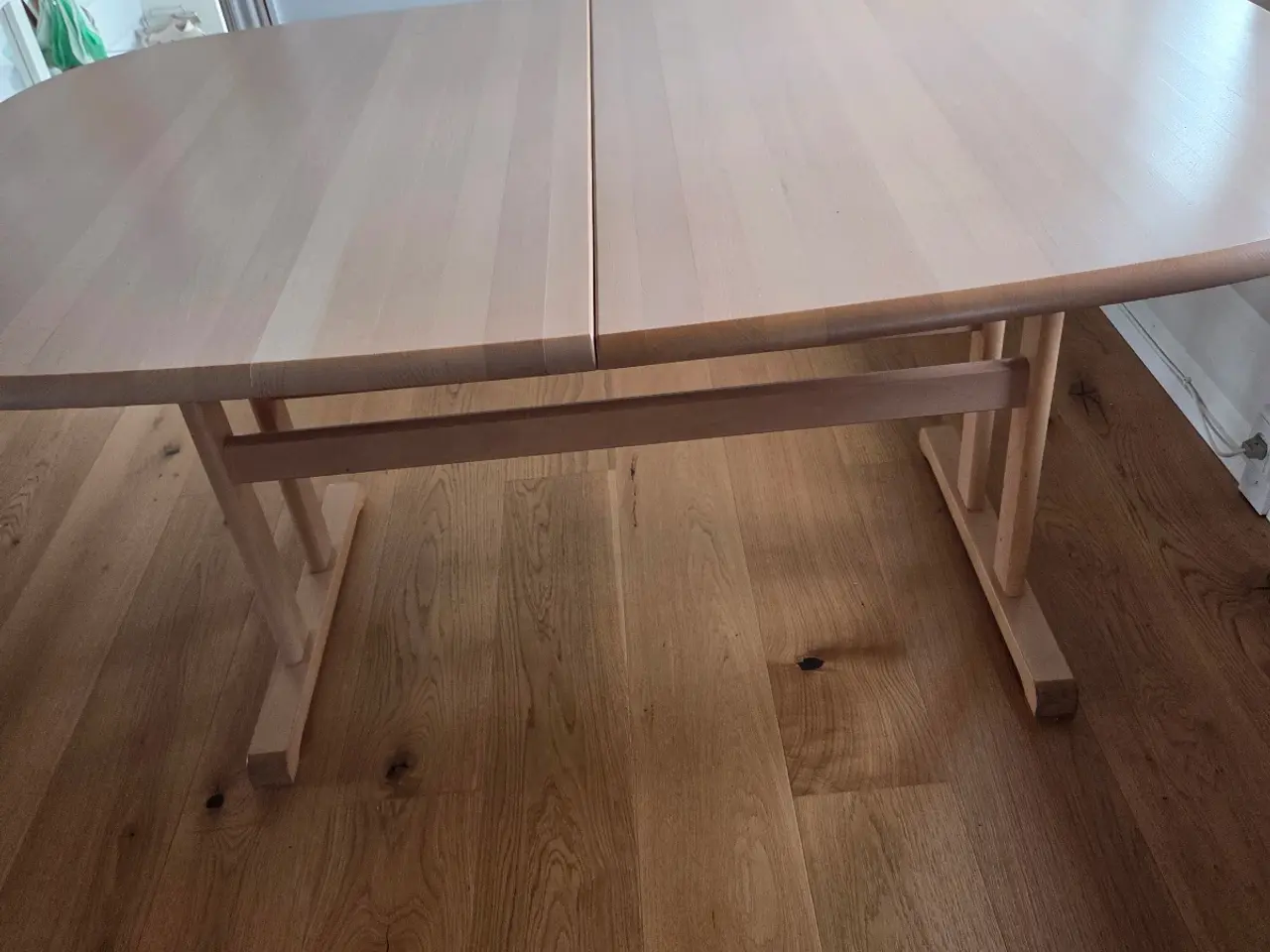 Billede 1 - Spisebord bøg