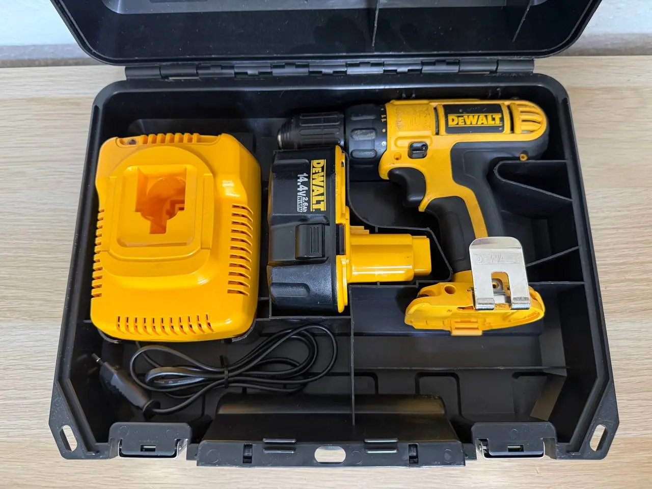 Billede 1 - DeWalt Bore-/skruemaskine, Batteri og Lader