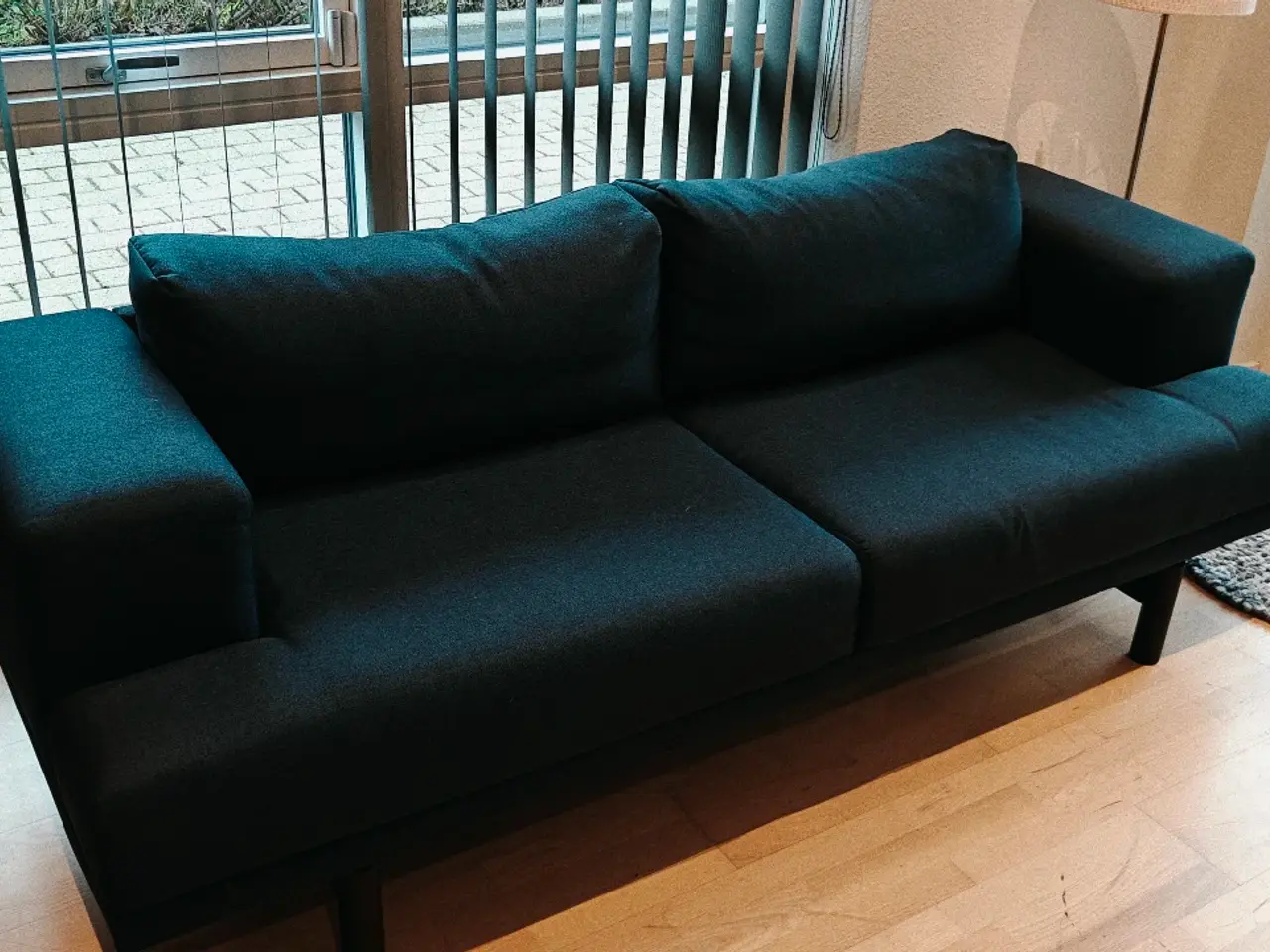 Billede 1 - Sofa, mørkeblå, næsten som ny, Jysk. 