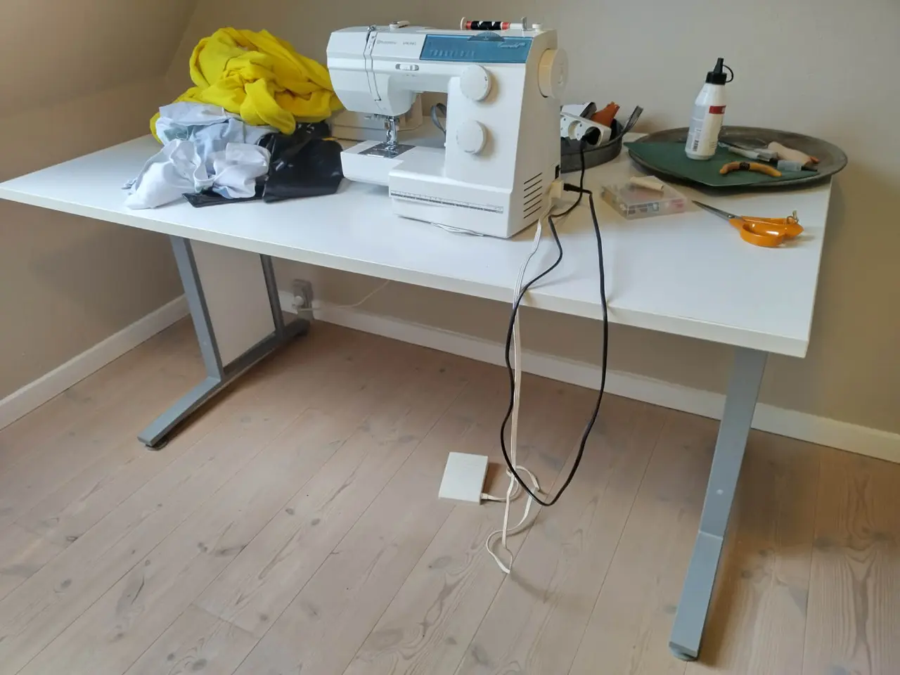 Billede 1 - ReserveretGratis, kvalitets arbejdsbord