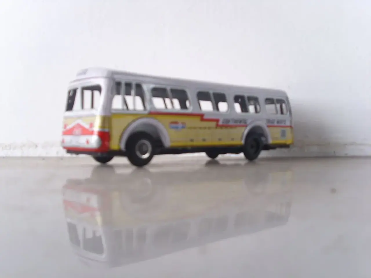 Billede 2 - Bus af metal/blik
