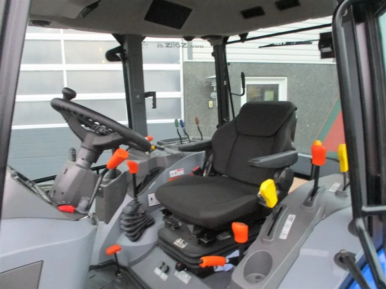 Billede 2 - Solis 60 Med frontlift, frontPTO og Thyregod kost