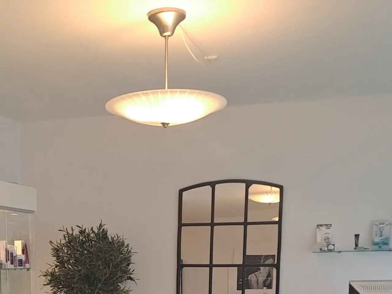 Billede 1 - Elegant og stilfuld loftlampe i tidsløst design