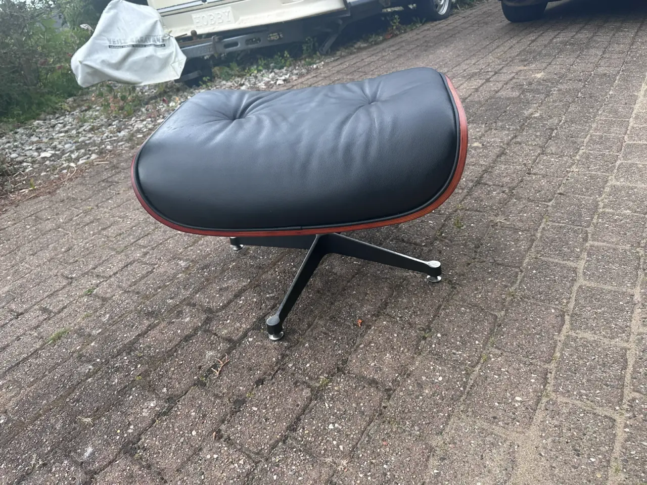 Billede 4 - Ottoman Eames inspireret i læder