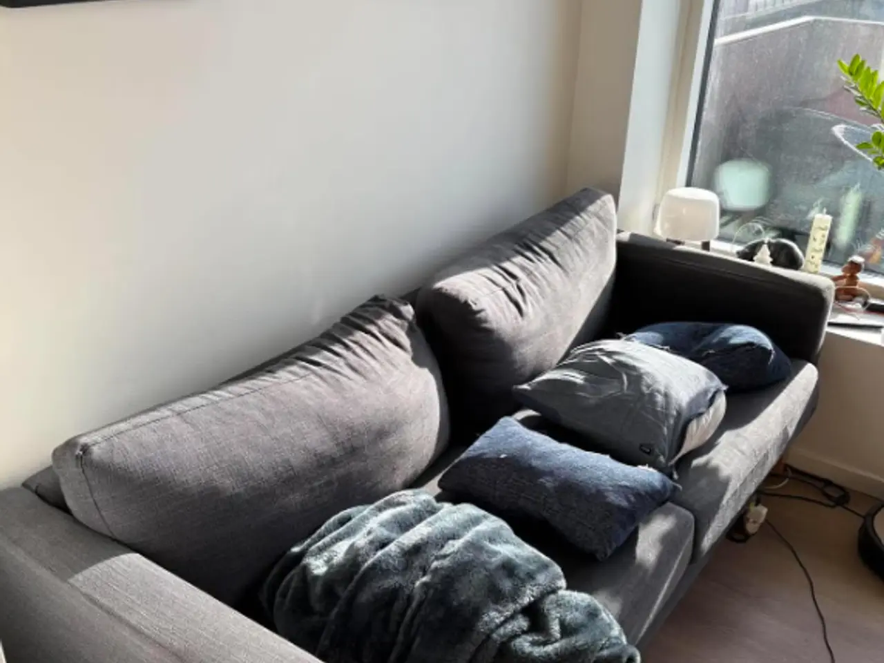 Billede 2 - Tre personers sofa, god stand.