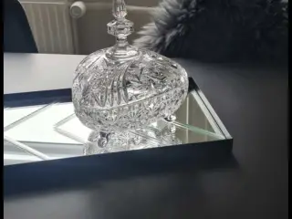 Smuk stor bonbonniere 21 cm høj perfekt stand
