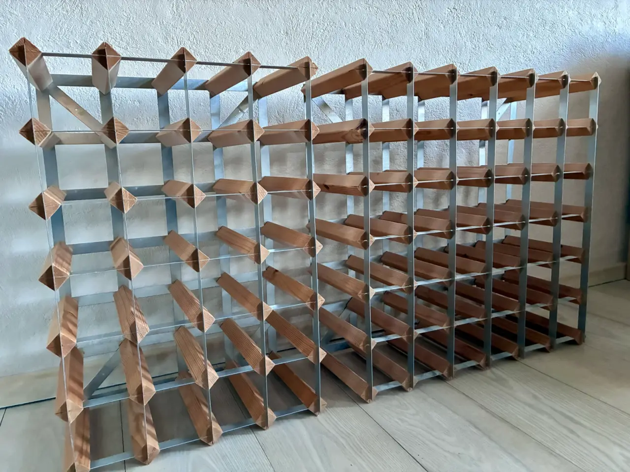 Billede 4 - Klassiske vinreoler i træ og metal – Perfekt stand