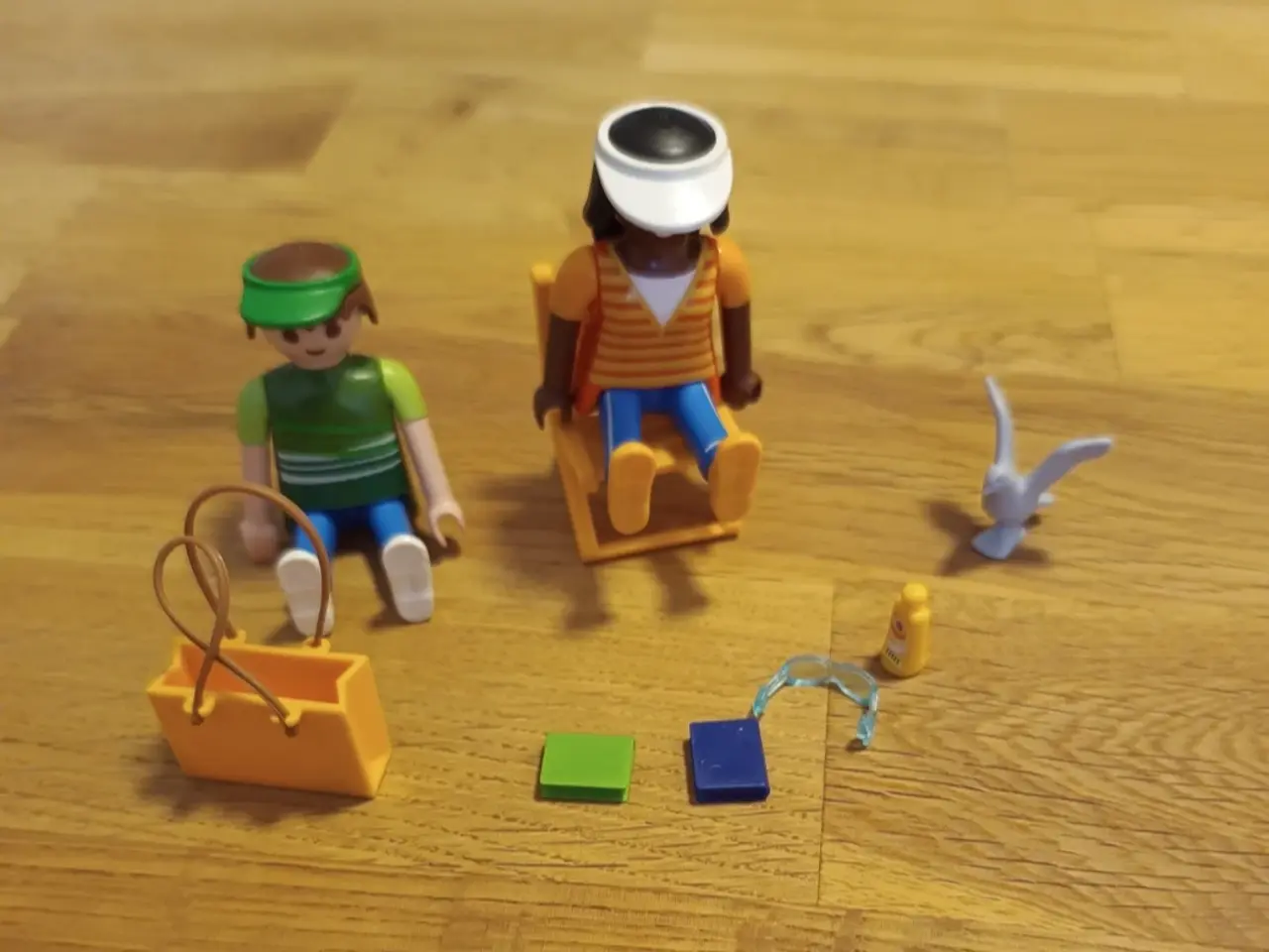 Billede 1 - Playmobil I solen med en god bog