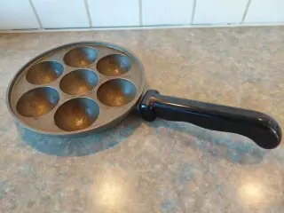 Gammel æbleskivepande