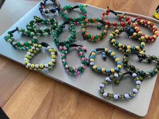 Nye knyttede armbånd
