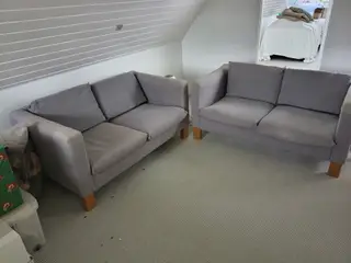 Gratis 2 x2 person sofa