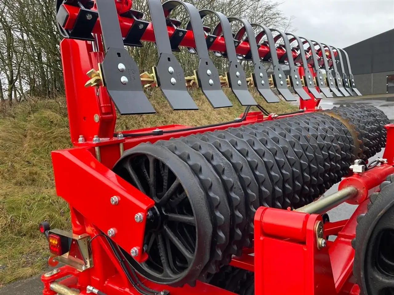 Billede 16 - HE-VA HE-VA TIP ROLLER 8.20 m. Spring-Active-Transfer System - som er en fjederaktiveret vægtoverføring.