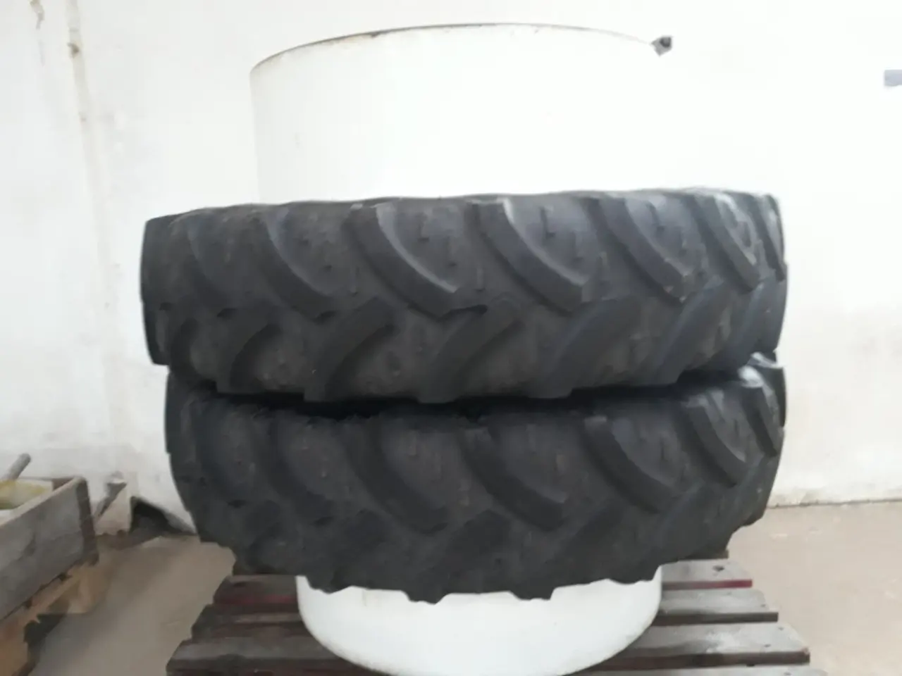 Billede 1 - Tvillinghjul 270/95 R32