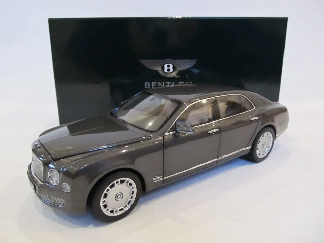 Billede 2 - 2010 Bentley Mulsanne 1:18 - MINICHAMPS
