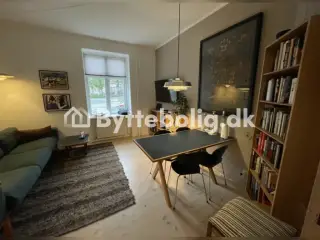 Charmerende Vesterbro-lejlighed til bytte