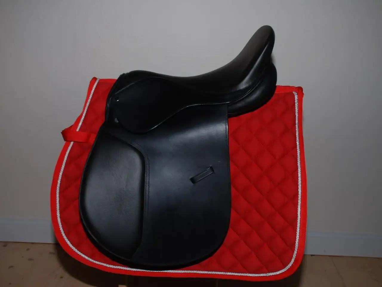Billede 1 - Nye 17" Close Contact Sadel