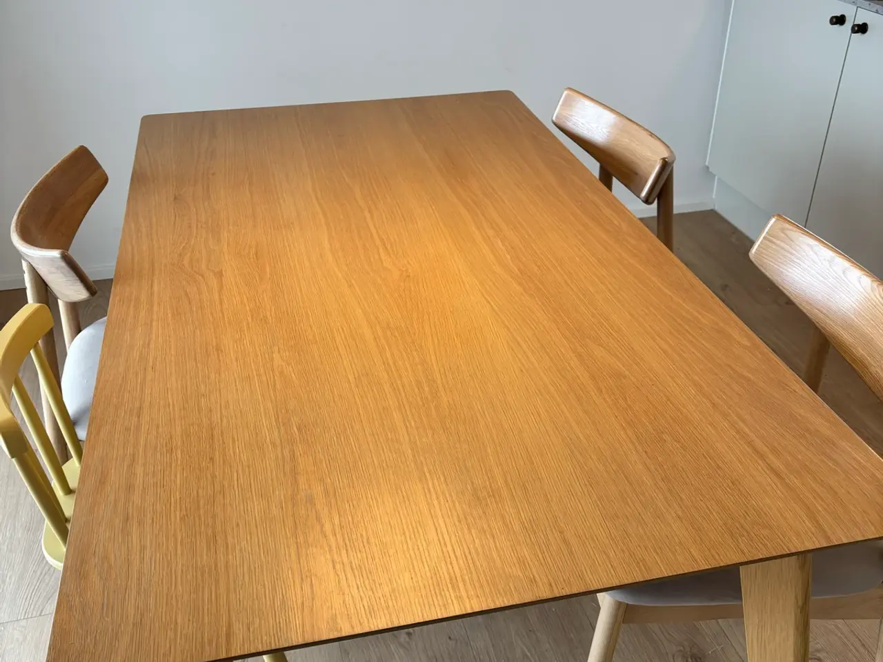 Billede 1 - Spisebord i varm eg 