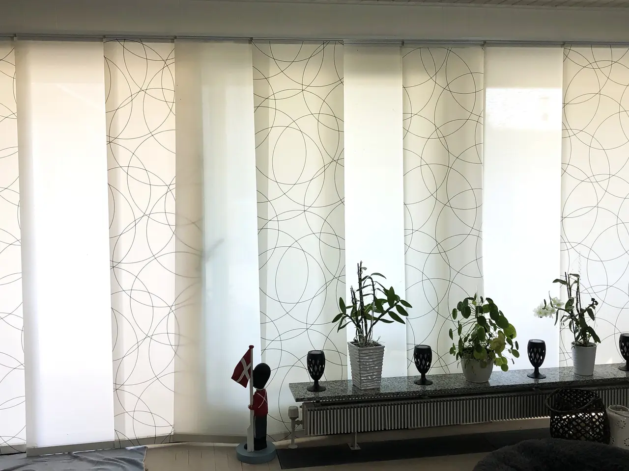 Billede 1 - BREDE LAMELGARDINER i lys beige