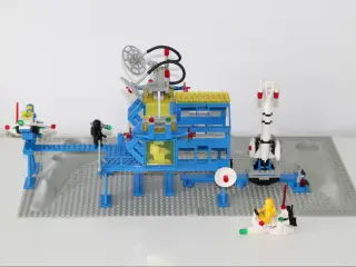 LEGO SPACE 6971 Inter-Galactic Command Base