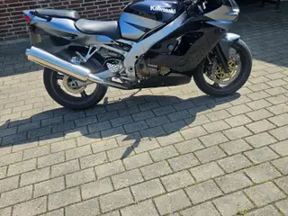 Flot synet Kawasaki ZX9R sælges