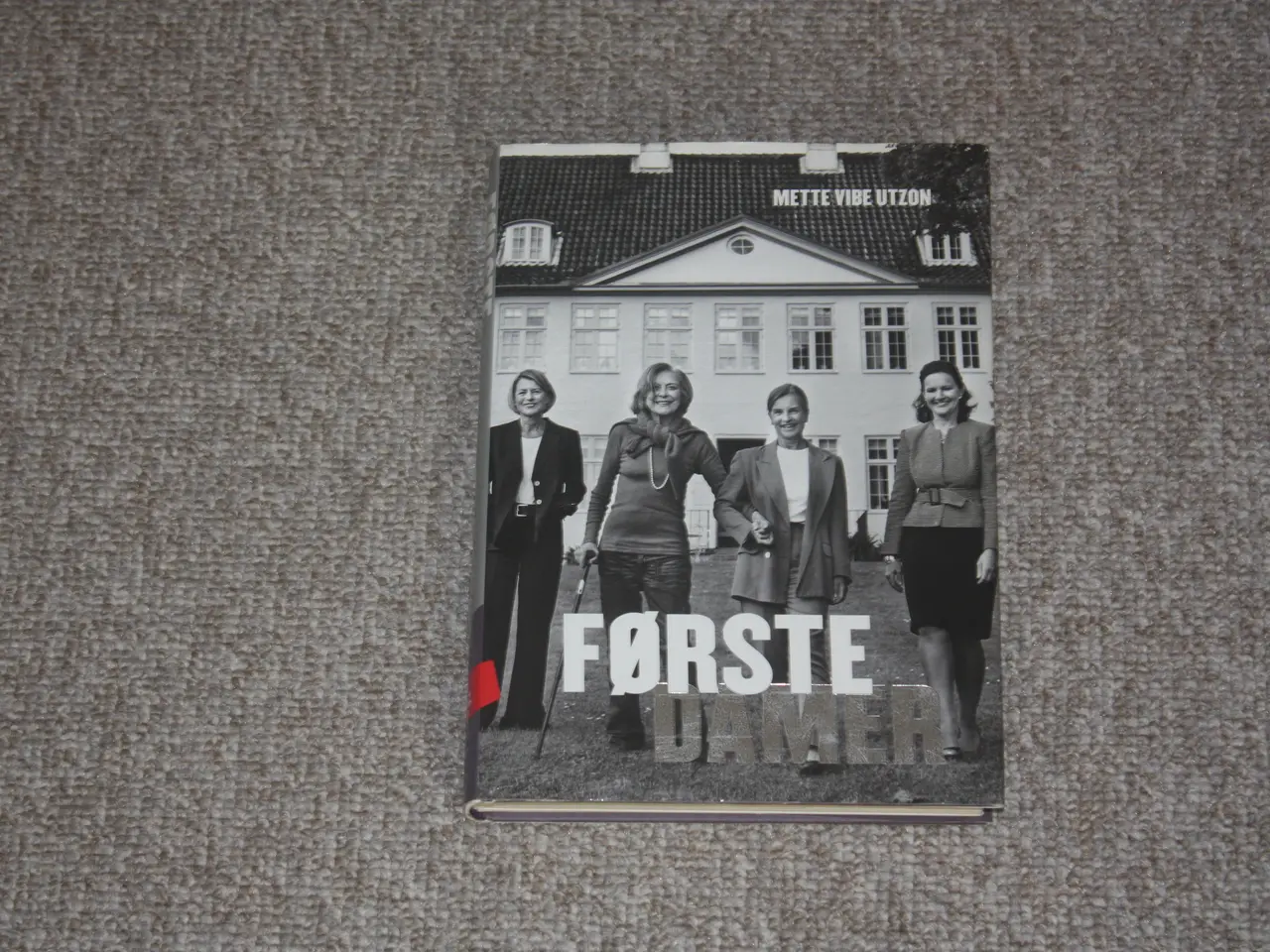 Billede 4 - Første damer af Mette Vibe Utzon