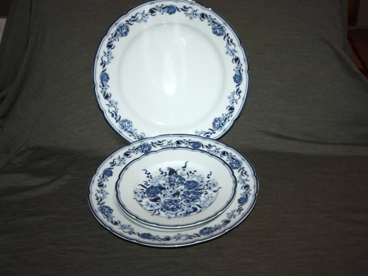 Billede 1 - Firkløveren tallerken diam. 19 cm og 26,5 cm
