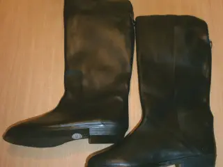 Nye Støvler, Style, sort læder. Str.36.