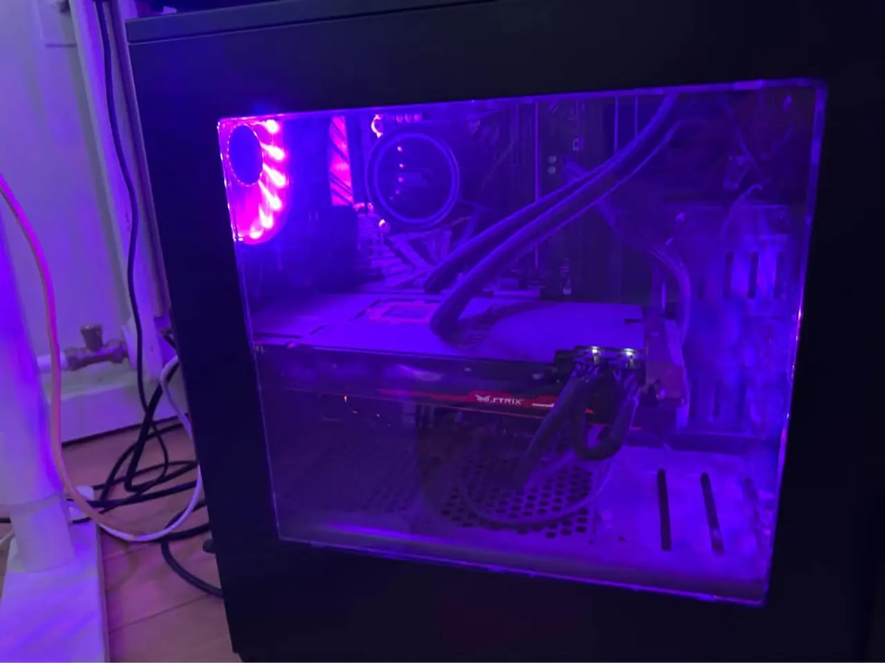 Billede 5 - Gaming PC + 3 skærme + skærmholder - Klar til brug