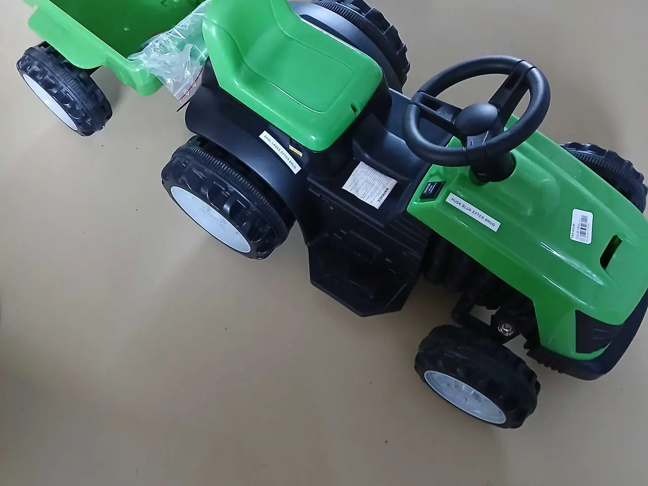 Billede 1 - Grøn traktor med vogn på el