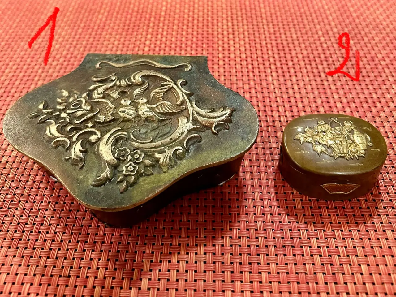 Billede 1 - To antikke skrin af bronze og messing sælges.